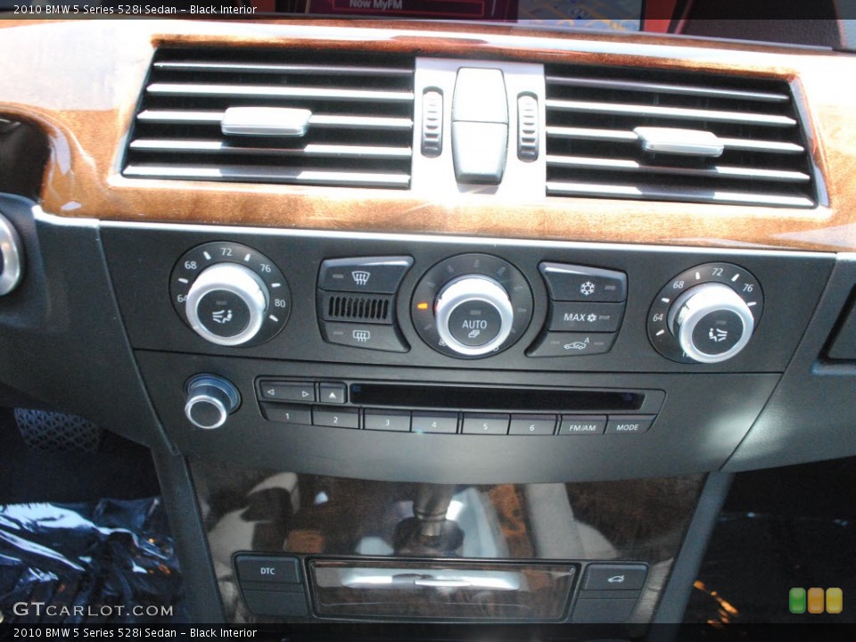 Black Interior Controls for the 2010 BMW 5 Series 528i Sedan #68219067