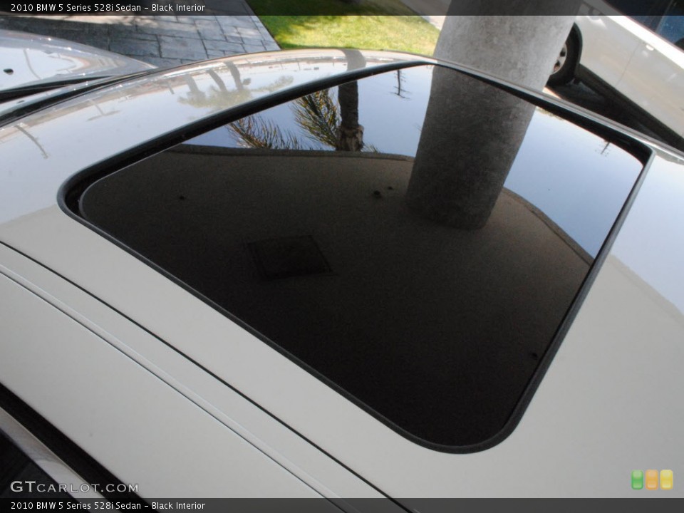 Black Interior Sunroof for the 2010 BMW 5 Series 528i Sedan #68219202