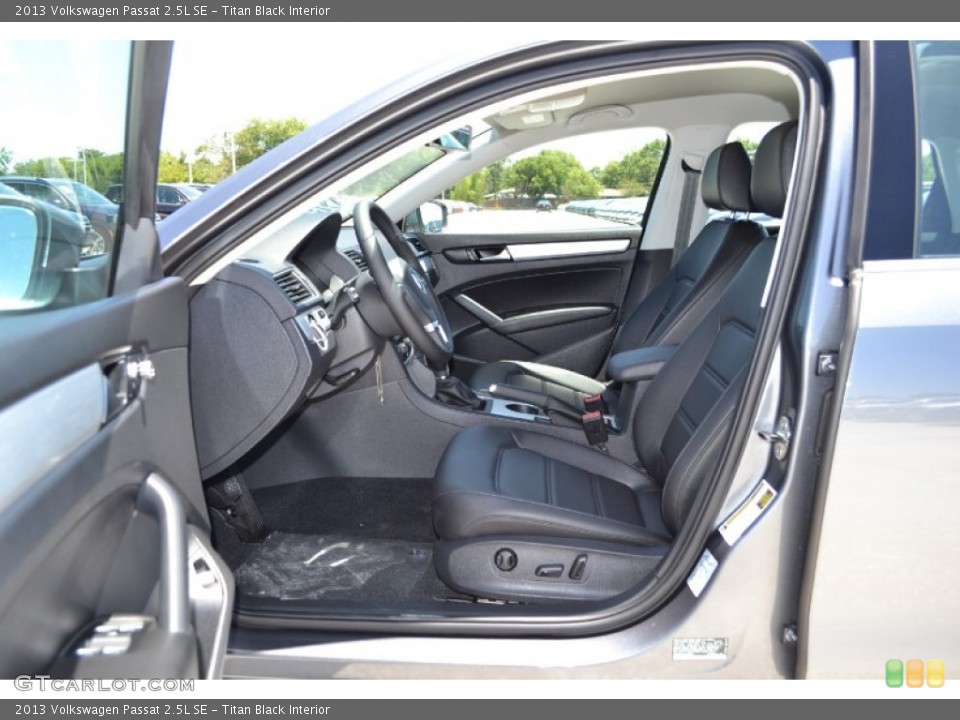 Titan Black Interior Photo for the 2013 Volkswagen Passat 2.5L SE #68235760