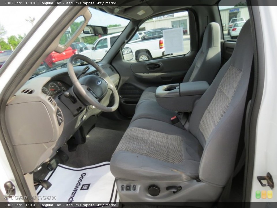 Medium Graphite Grey Interior Photo for the 2003 Ford F150 XLT Regular Cab #68255713