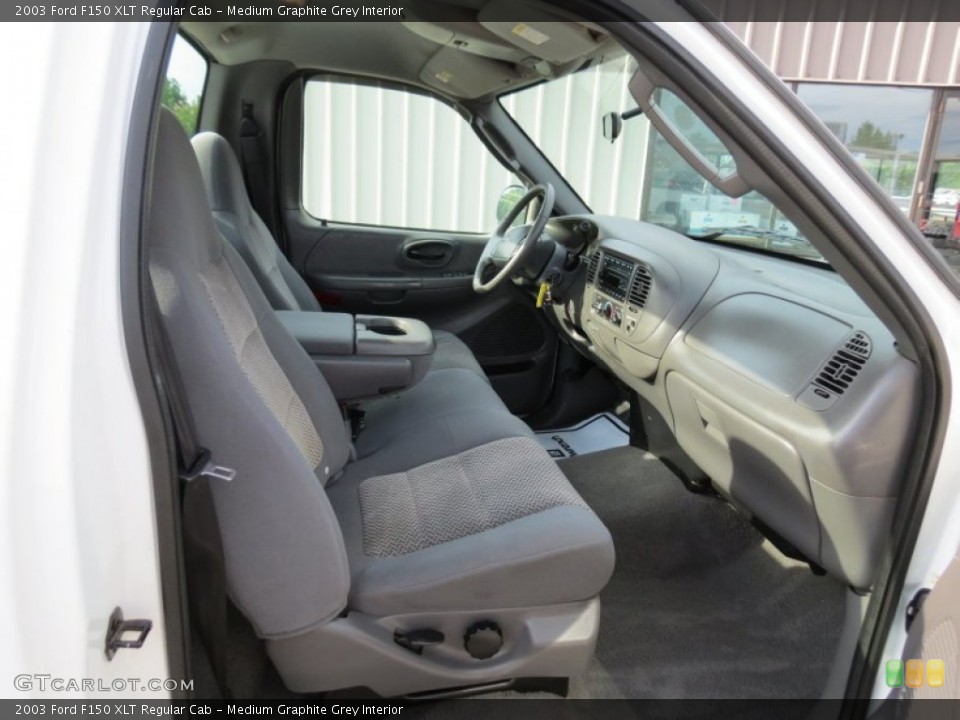 Medium Graphite Grey Interior Photo for the 2003 Ford F150 XLT Regular Cab #68255731
