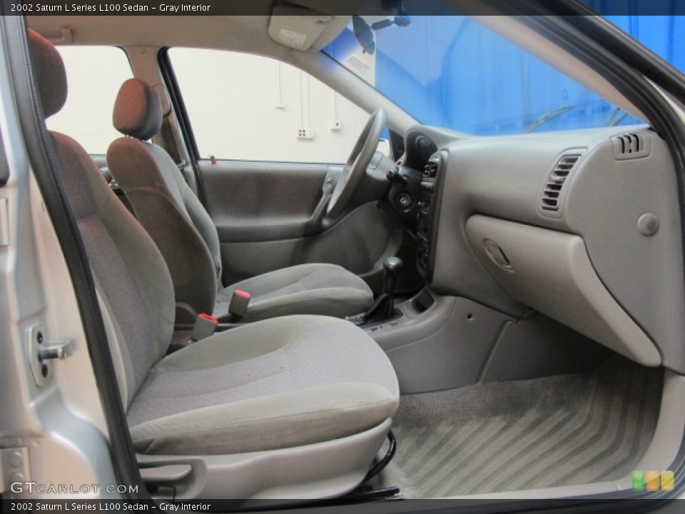 Gray Interior Photo for the 2002 Saturn L Series L100 Sedan #68352163
