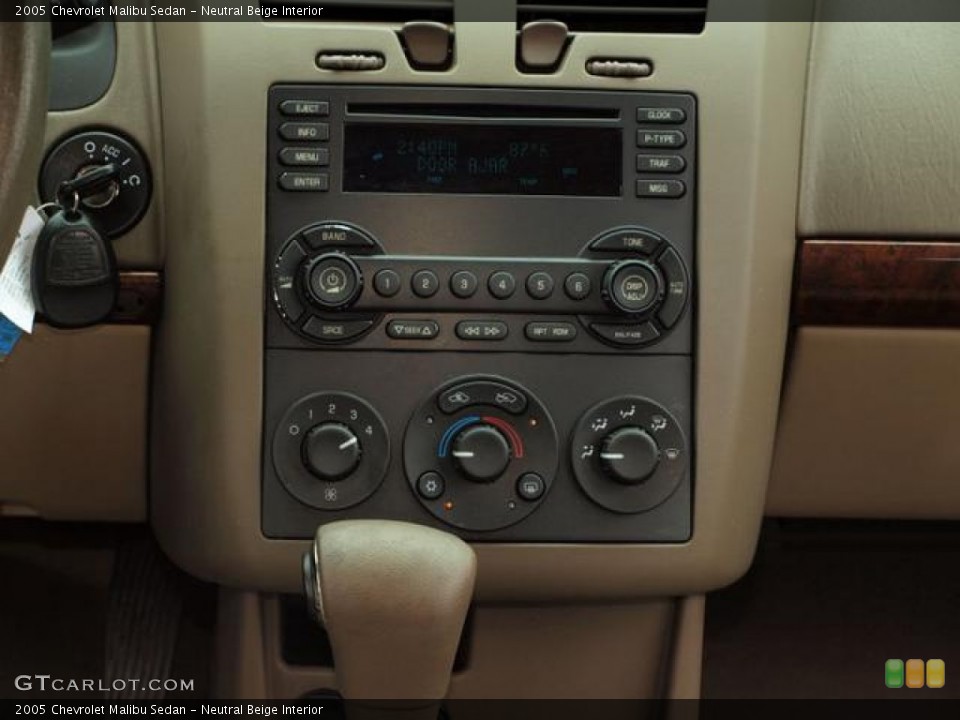 Neutral Beige Interior Audio System for the 2005 Chevrolet Malibu Sedan #68365423