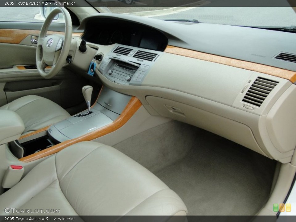 Ivory Interior Dashboard for the 2005 Toyota Avalon XLS #68366209