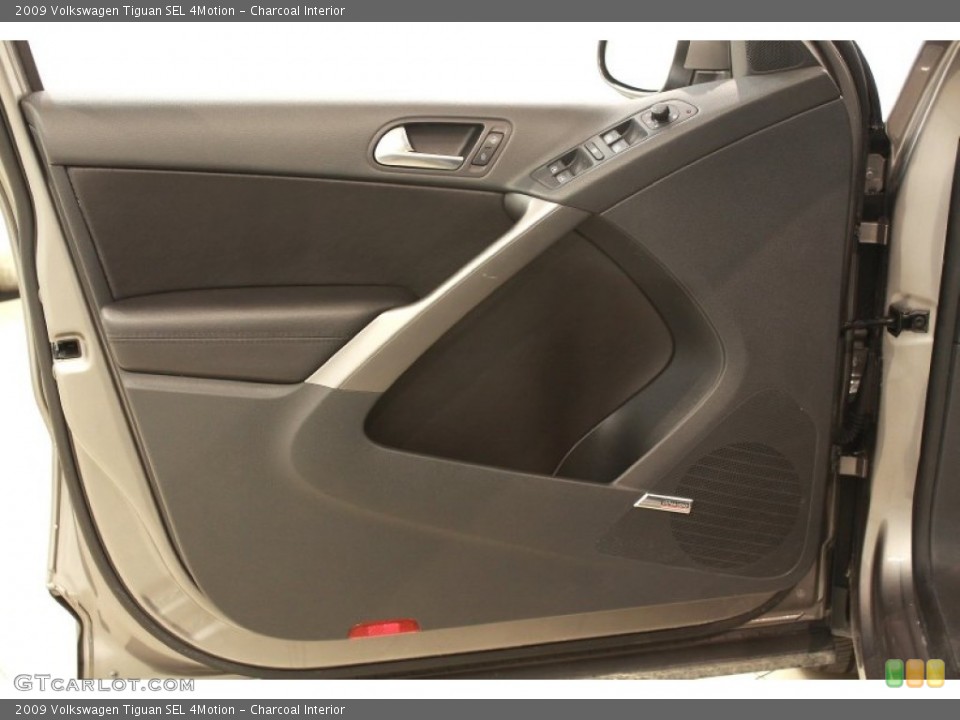 Charcoal Interior Door Panel for the 2009 Volkswagen Tiguan SEL 4Motion #68367528