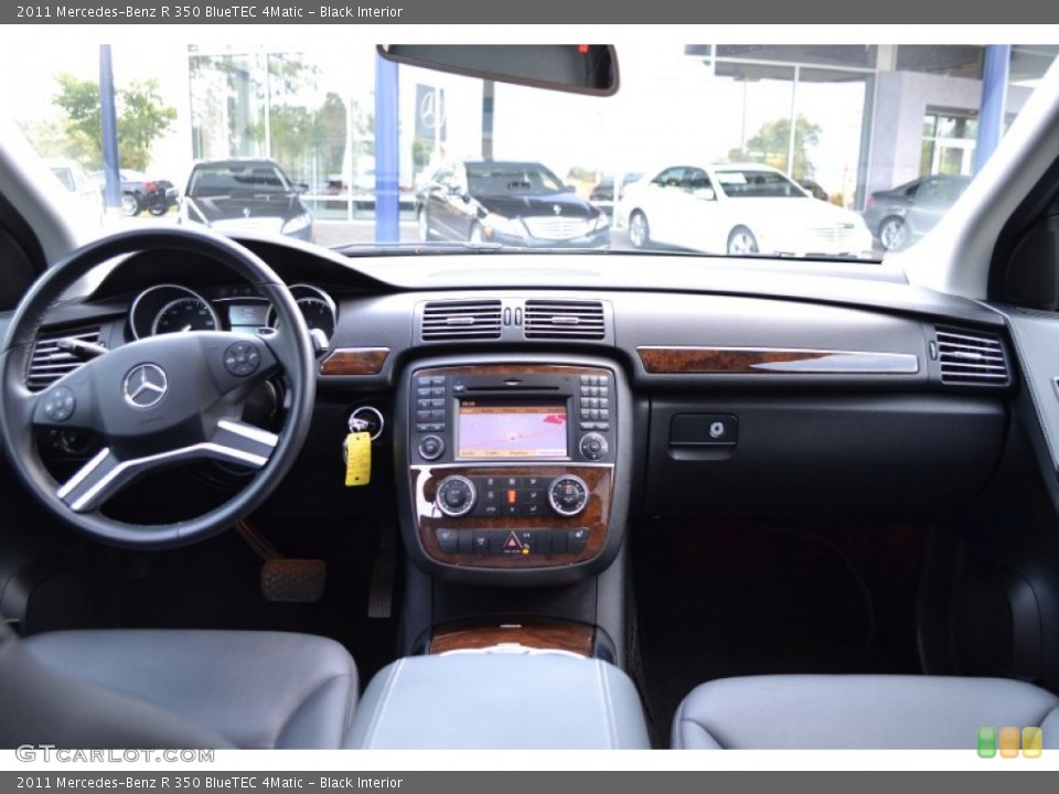 Black Interior Dashboard for the 2011 Mercedes-Benz R 350 BlueTEC 4Matic #68374236
