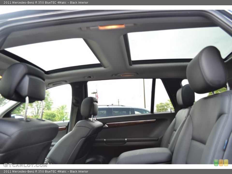 Black Interior Sunroof for the 2011 Mercedes-Benz R 350 BlueTEC 4Matic #68374272
