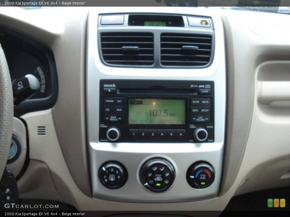Beige Interior Controls for the 2009 Kia Sportage EX V6 4x4 #68379267
