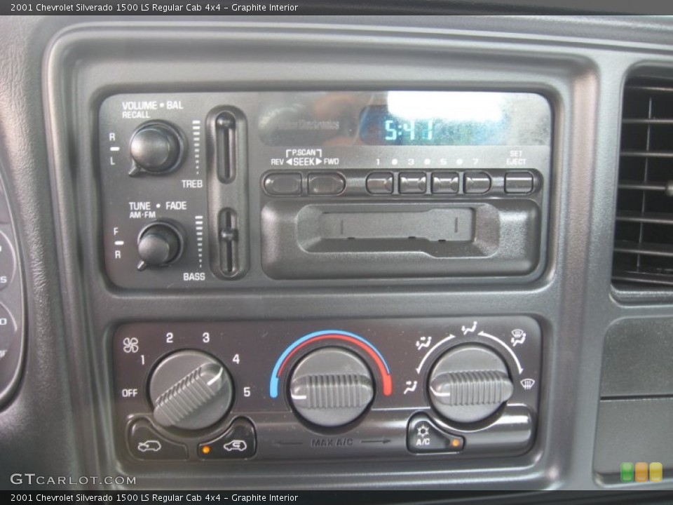 Graphite Interior Controls for the 2001 Chevrolet Silverado 1500 LS Regular Cab 4x4 #68384013