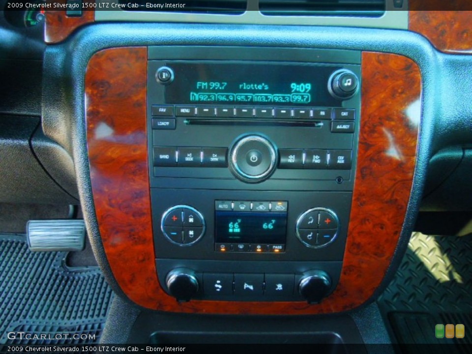 Ebony Interior Controls for the 2009 Chevrolet Silverado 1500 LTZ Crew Cab #68402505