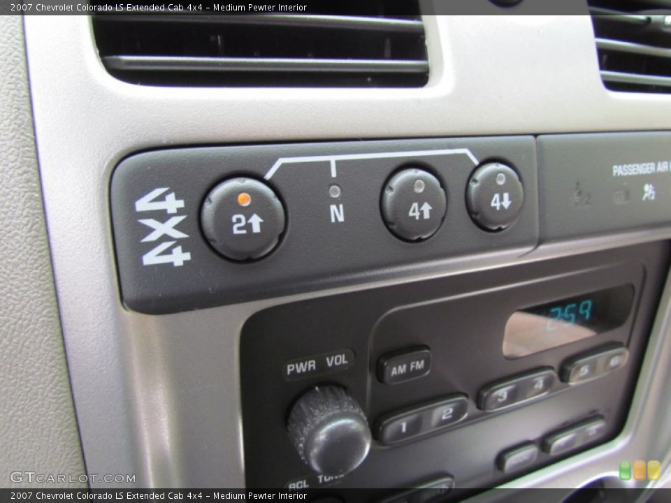 Medium Pewter Interior Controls for the 2007 Chevrolet Colorado LS Extended Cab 4x4 #68416094