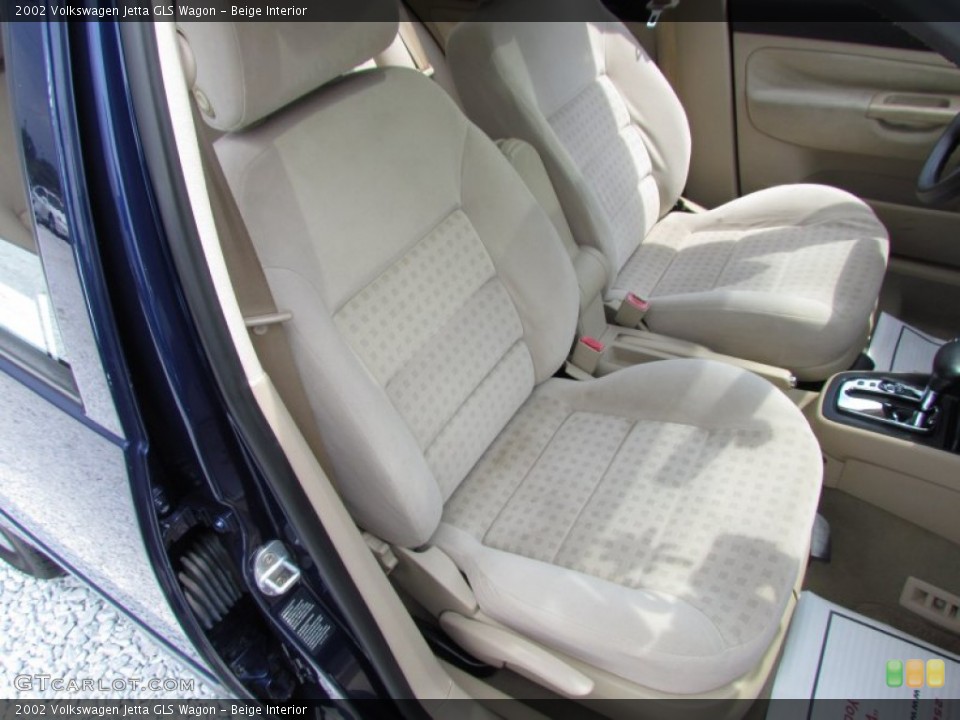 Beige Interior Photo for the 2002 Volkswagen Jetta GLS Wagon #68416216