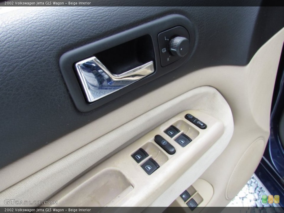 Beige Interior Controls for the 2002 Volkswagen Jetta GLS Wagon #68416289