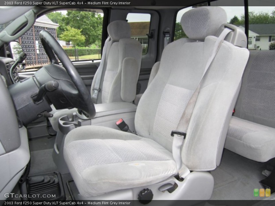 Medium Flint Grey Interior Photo for the 2003 Ford F250 Super Duty XLT SuperCab 4x4 #68427023