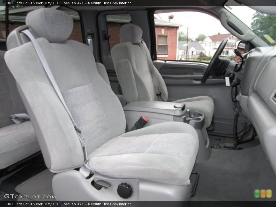 Medium Flint Grey Interior Photo for the 2003 Ford F250 Super Duty XLT SuperCab 4x4 #68427032