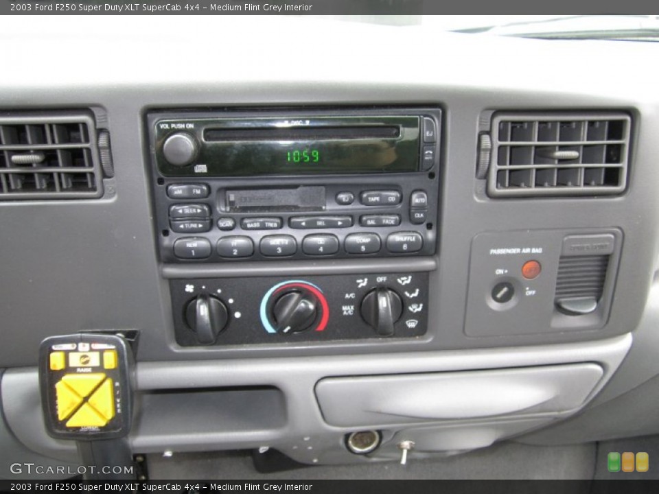 Medium Flint Grey Interior Controls for the 2003 Ford F250 Super Duty XLT SuperCab 4x4 #68427074