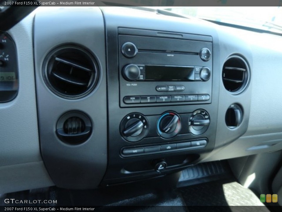 Medium Flint Interior Controls for the 2007 Ford F150 XL SuperCab #68465362