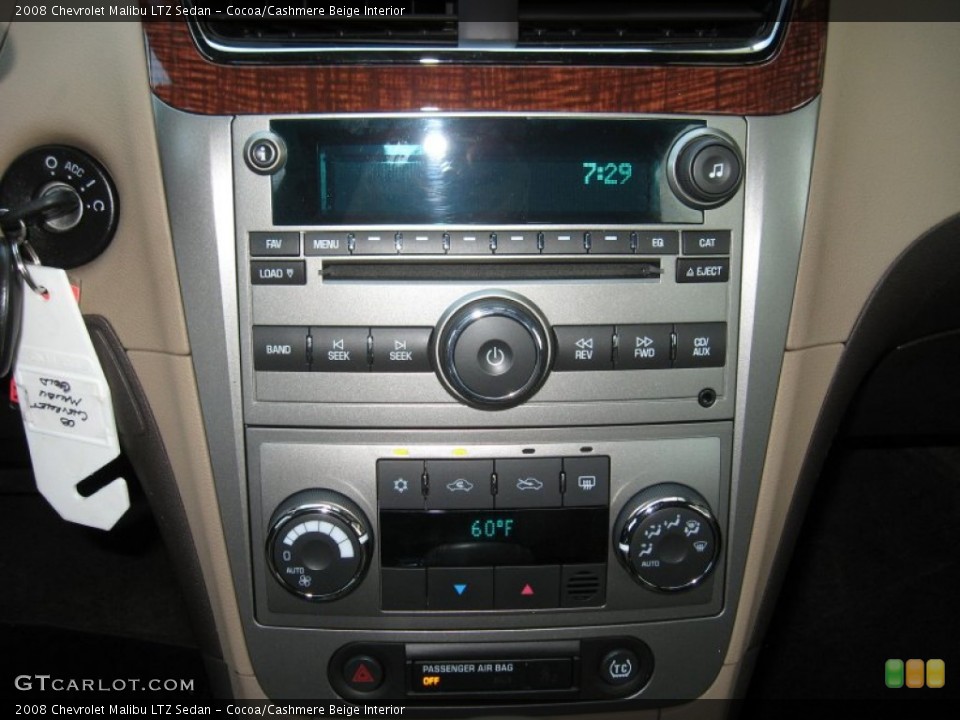 Cocoa/Cashmere Beige Interior Controls for the 2008 Chevrolet Malibu LTZ Sedan #68479396