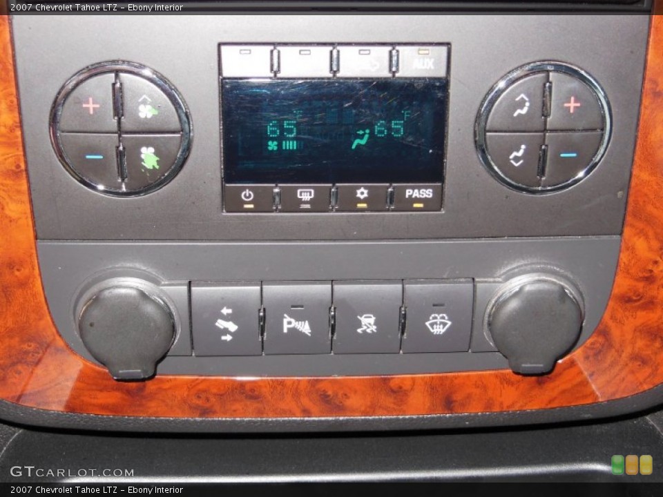 Ebony Interior Controls for the 2007 Chevrolet Tahoe LTZ #68521081