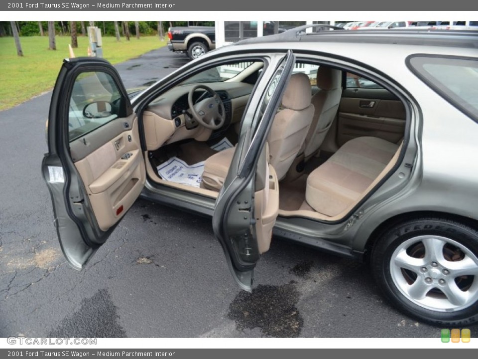 Medium Parchment Interior Photo for the 2001 Ford Taurus SE Wagon #68523838