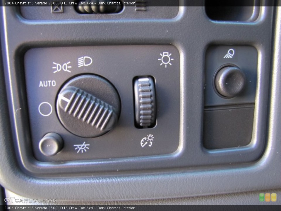 Dark Charcoal Interior Controls for the 2004 Chevrolet Silverado 2500HD LS Crew Cab 4x4 #68527366