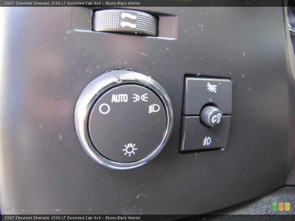 Ebony Black Interior Controls for the 2007 Chevrolet Silverado 1500 LT Extended Cab 4x4 #68528314