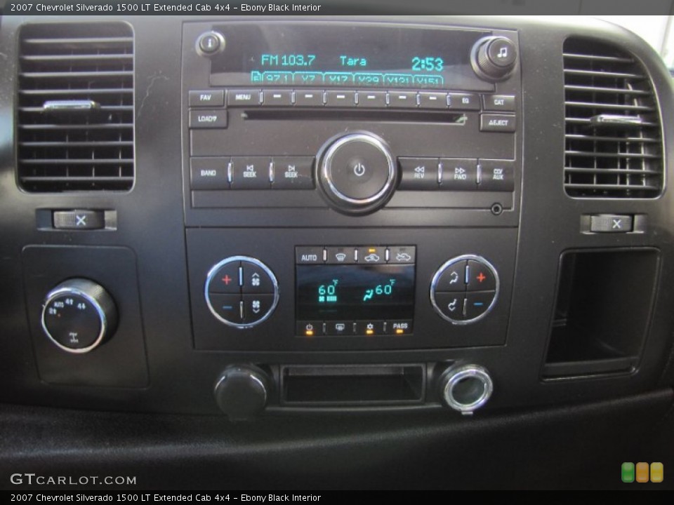 Ebony Black Interior Controls for the 2007 Chevrolet Silverado 1500 LT Extended Cab 4x4 #68528368
