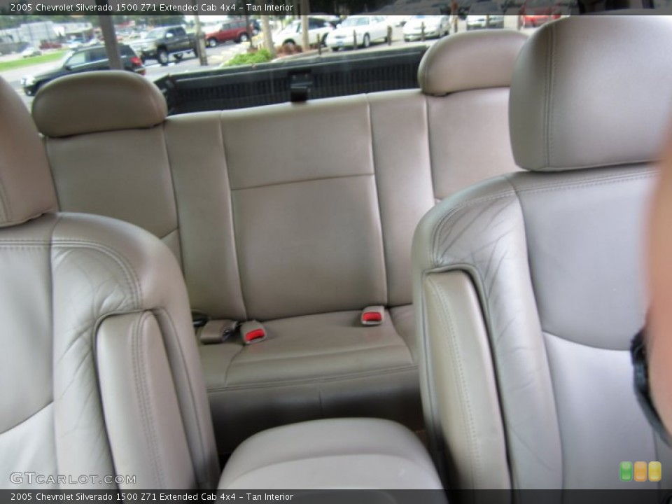 Tan Interior Photo for the 2005 Chevrolet Silverado 1500 Z71 Extended Cab 4x4 #68533147