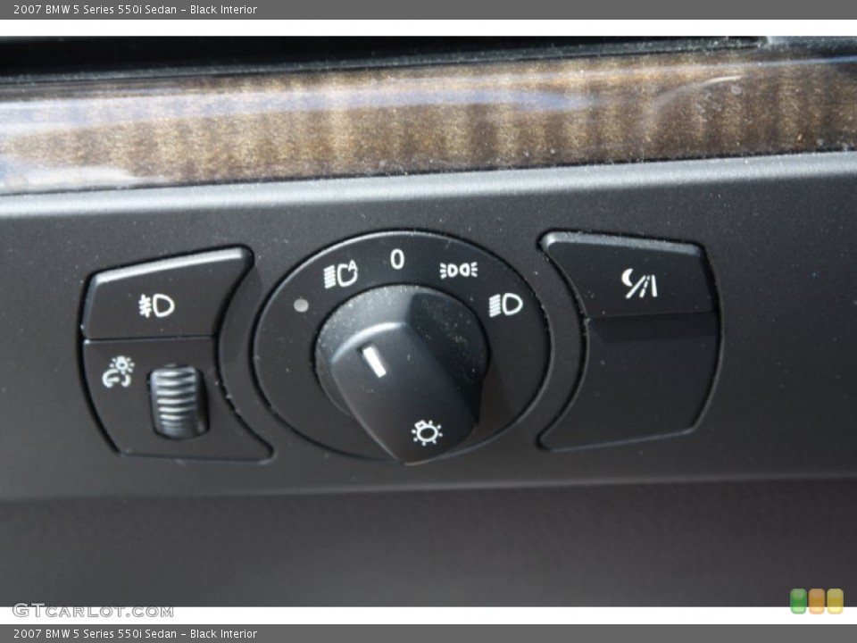 Black Interior Controls for the 2007 BMW 5 Series 550i Sedan #68538908