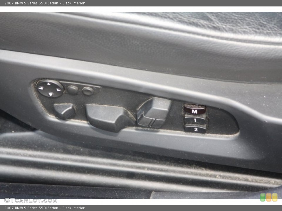Black Interior Controls for the 2007 BMW 5 Series 550i Sedan #68538917