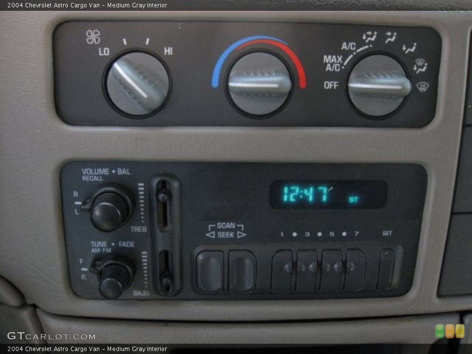 Medium Gray Interior Controls for the 2004 Chevrolet Astro Cargo Van #68551442