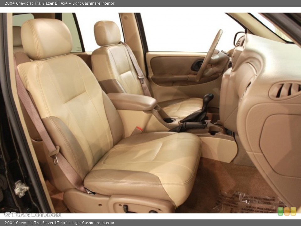 Light Cashmere Interior Photo for the 2004 Chevrolet TrailBlazer LT 4x4 #68575102
