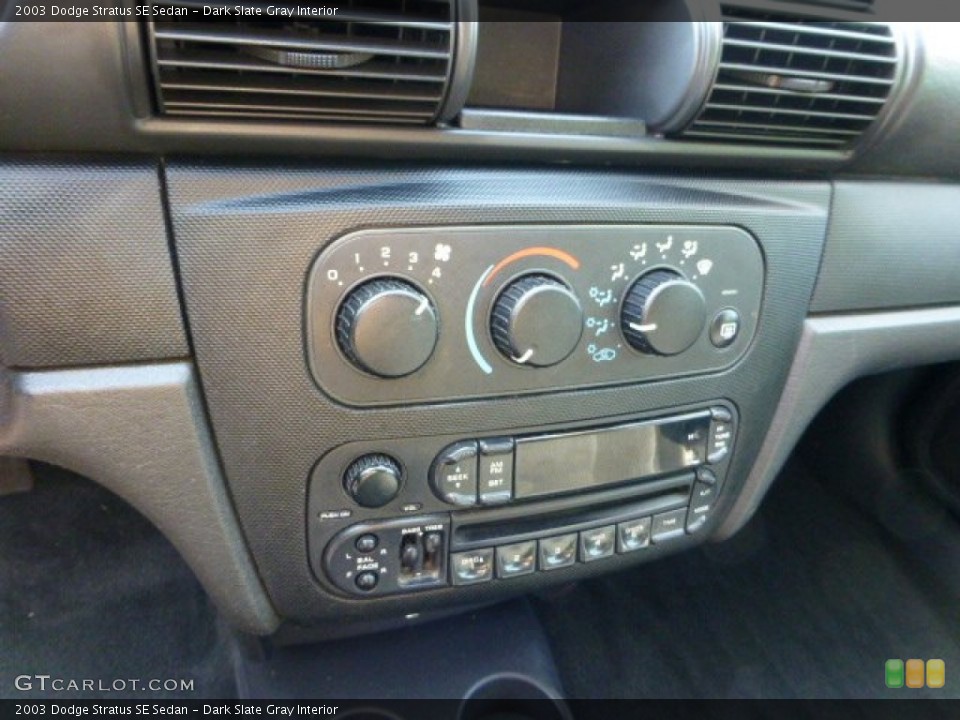 Dark Slate Gray Interior Controls for the 2003 Dodge Stratus SE Sedan #68578051
