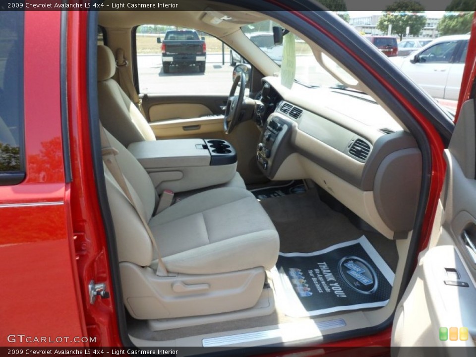 Light Cashmere Interior Photo for the 2009 Chevrolet Avalanche LS 4x4 #68585174