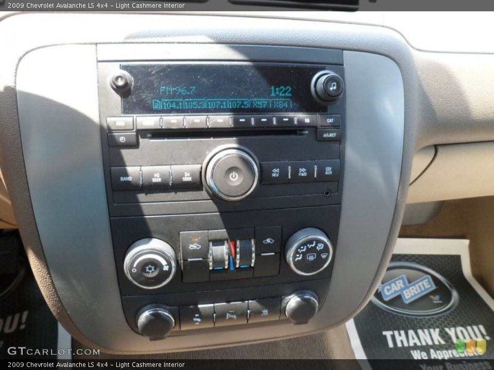 Light Cashmere Interior Controls for the 2009 Chevrolet Avalanche LS 4x4 #68585275