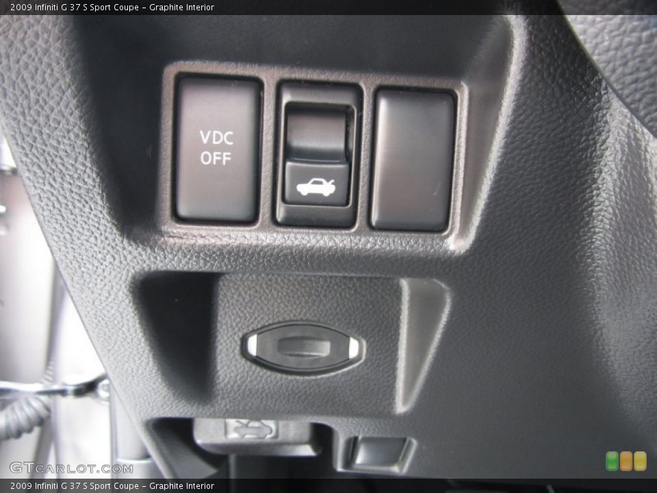 Graphite Interior Controls for the 2009 Infiniti G 37 S Sport Coupe #68586491