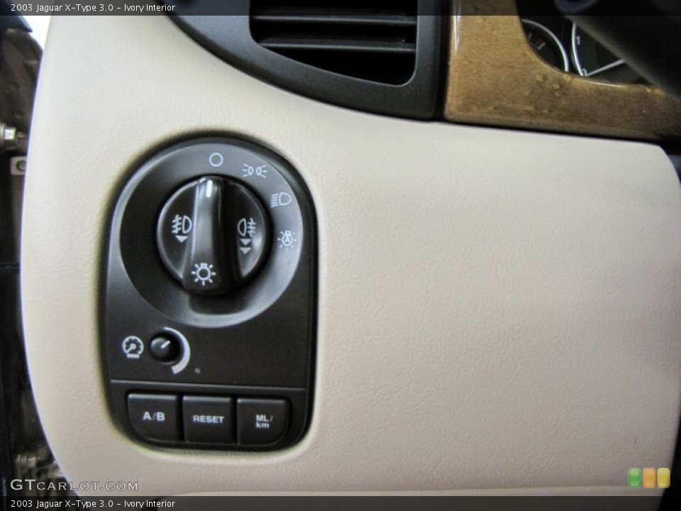 Ivory Interior Controls for the 2003 Jaguar X-Type 3.0 #68595095