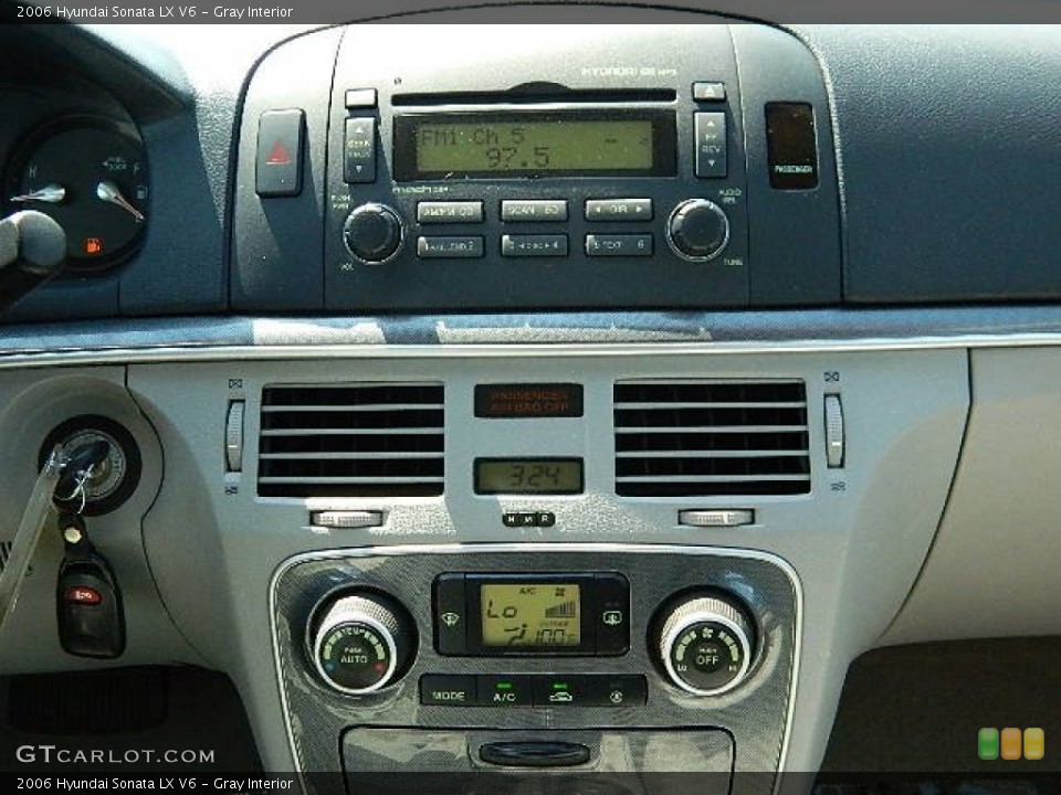 Gray Interior Controls for the 2006 Hyundai Sonata LX V6 #68601803