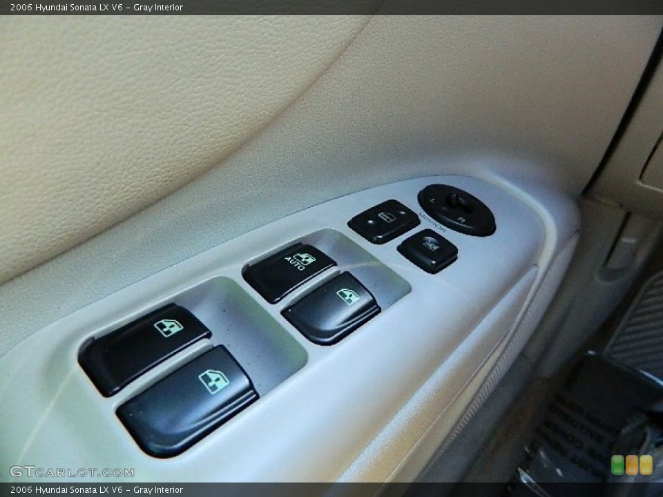 Gray Interior Controls for the 2006 Hyundai Sonata LX V6 #68601833