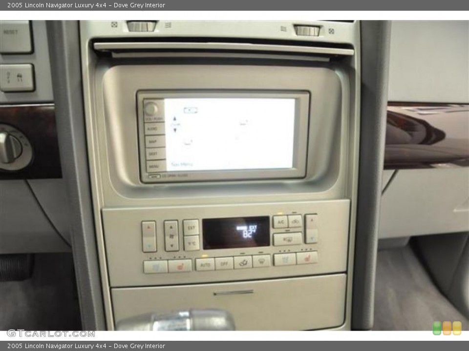 Dove Grey Interior Controls for the 2005 Lincoln Navigator Luxury 4x4 #68602196