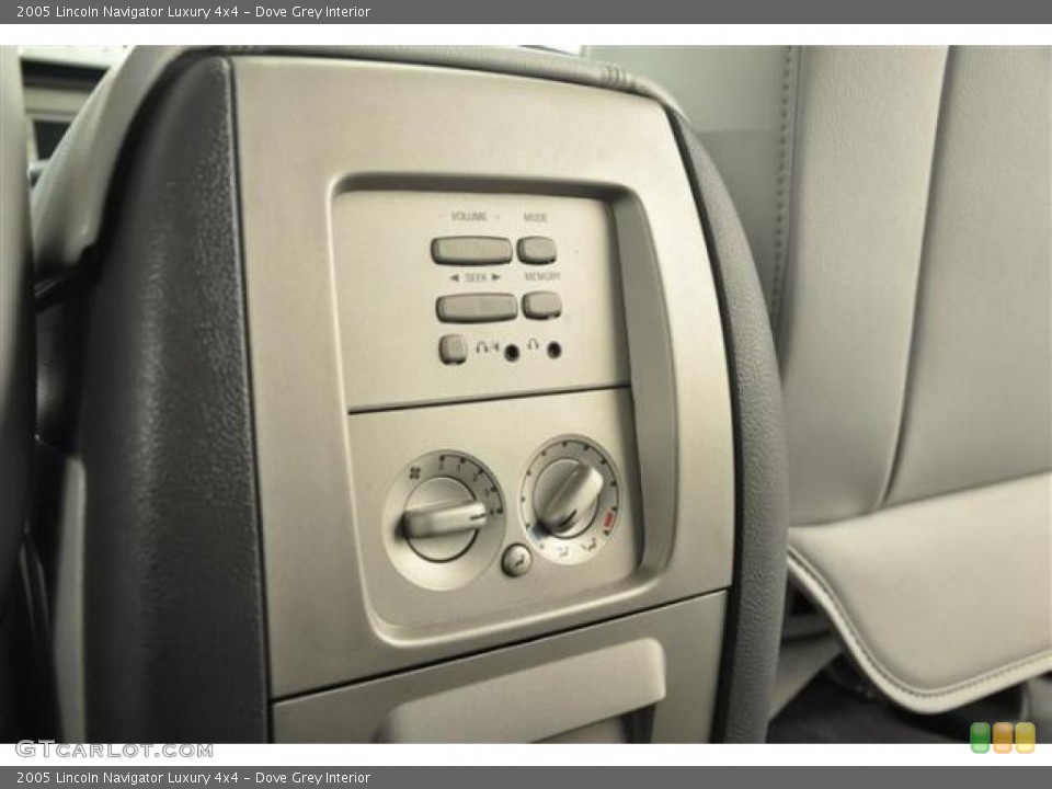Dove Grey Interior Controls for the 2005 Lincoln Navigator Luxury 4x4 #68602223