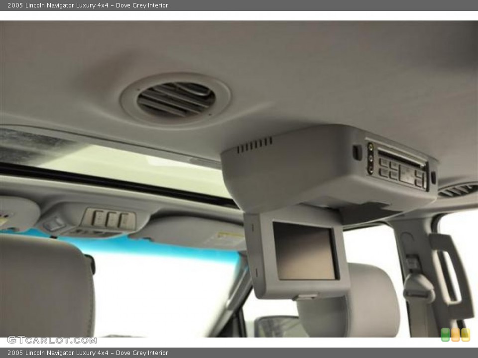 Dove Grey Interior Controls for the 2005 Lincoln Navigator Luxury 4x4 #68602232