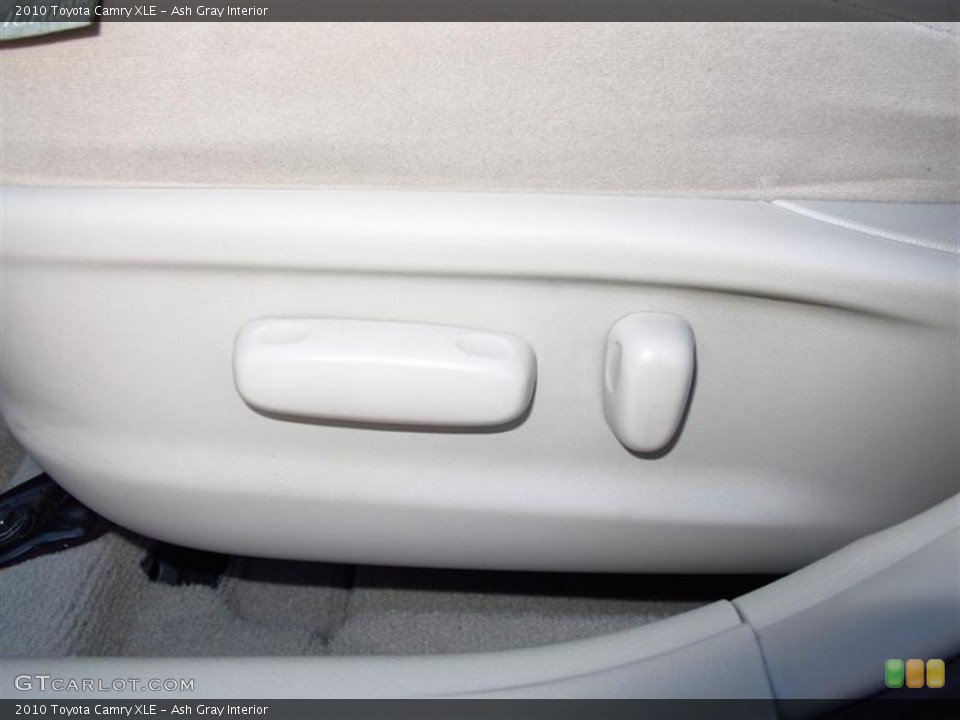 Ash Gray Interior Controls for the 2010 Toyota Camry XLE #68614862