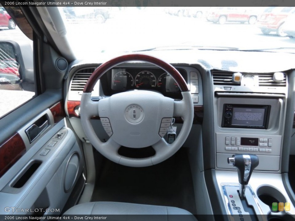 Dove Grey Interior Dashboard for the 2006 Lincoln Navigator Ultimate 4x4 #68619104