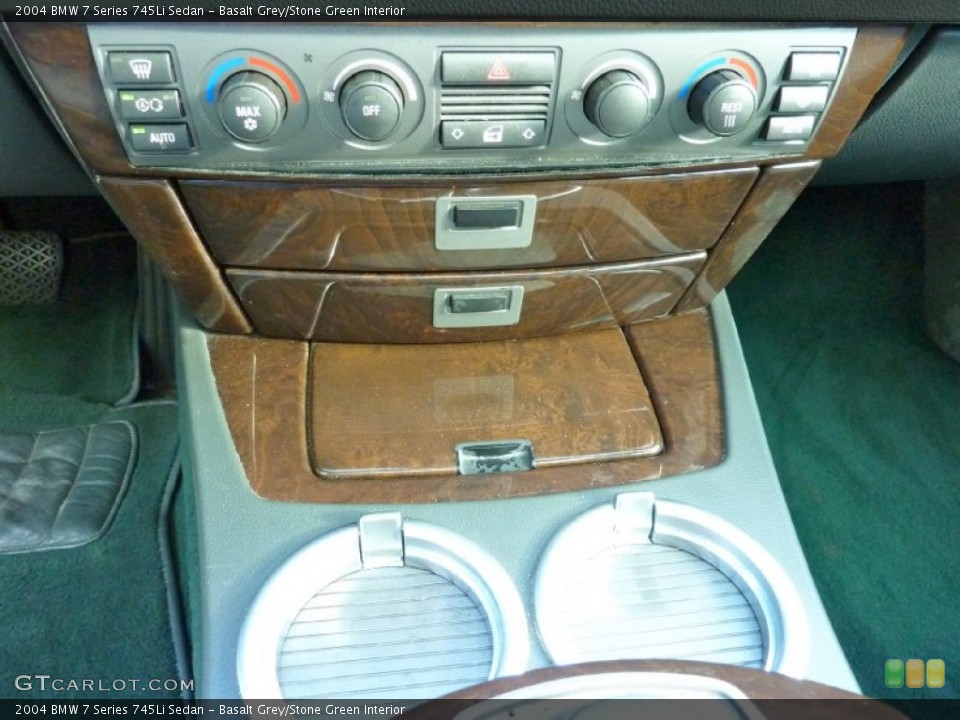 Basalt Grey/Stone Green Interior Controls for the 2004 BMW 7 Series 745Li Sedan #68641402