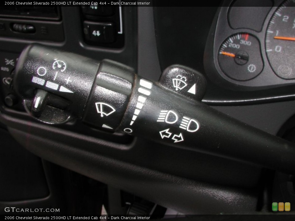 Dark Charcoal Interior Controls for the 2006 Chevrolet Silverado 2500HD LT Extended Cab 4x4 #68651488