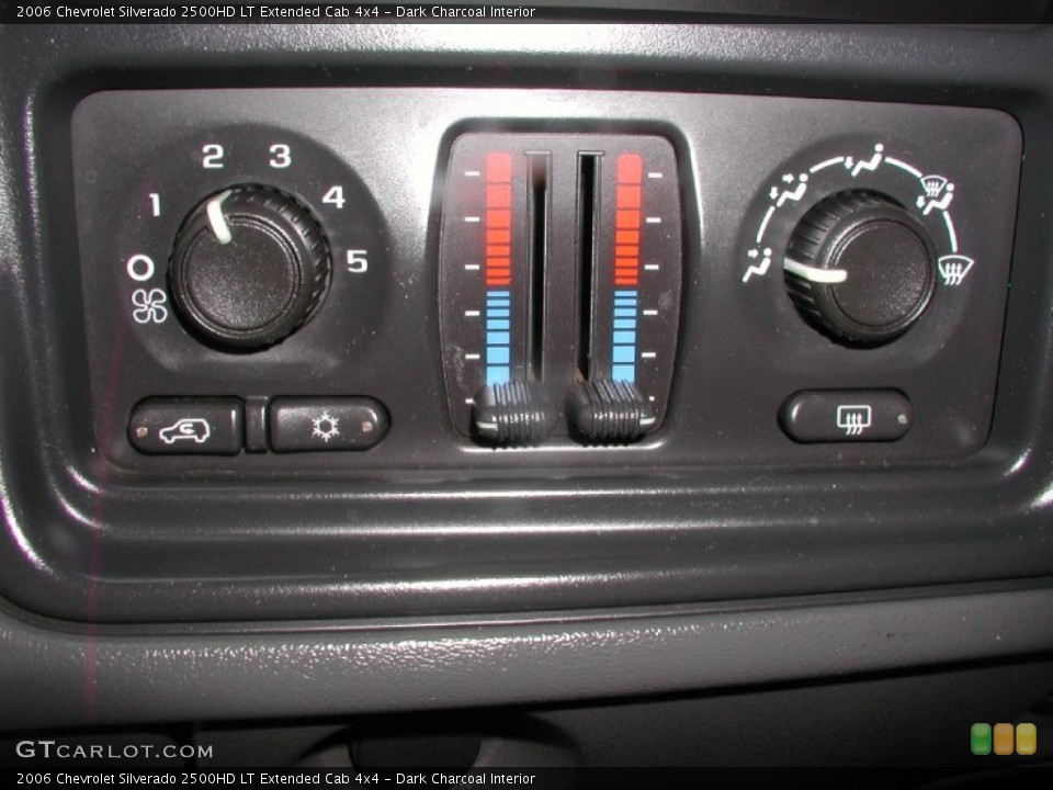 Dark Charcoal Interior Controls for the 2006 Chevrolet Silverado 2500HD LT Extended Cab 4x4 #68651545