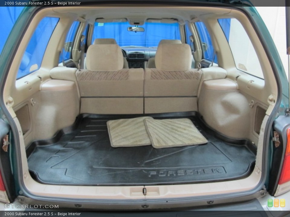 Beige Interior Trunk for the 2000 Subaru Forester 2.5 S #68652490