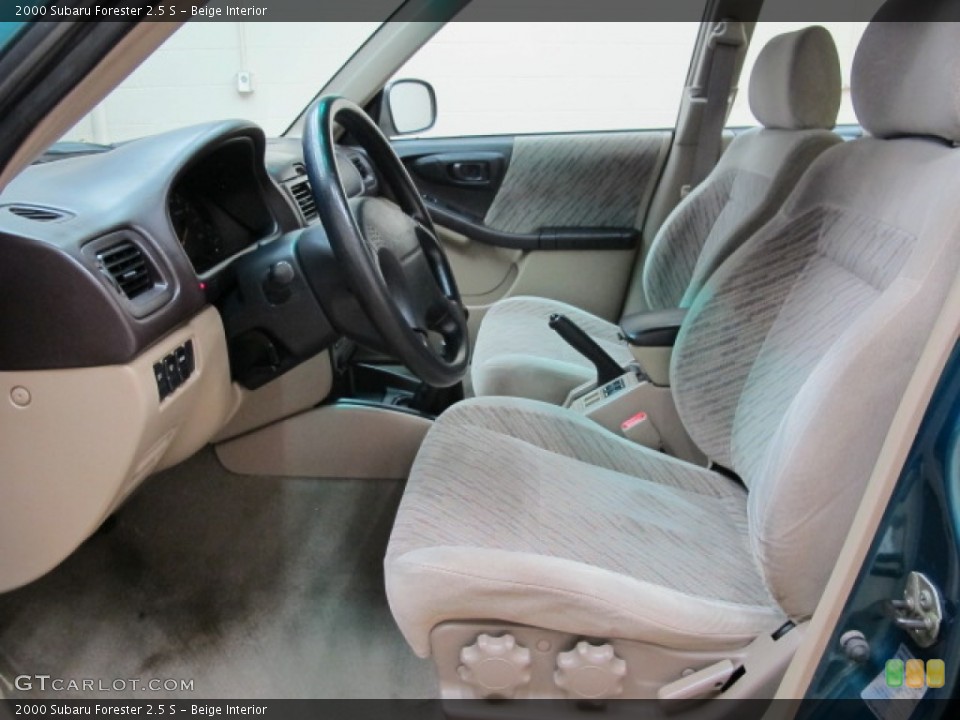 Beige Interior Photo for the 2000 Subaru Forester 2.5 S #68652544