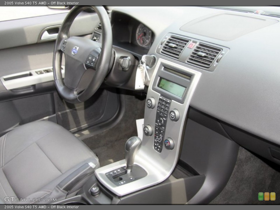 Off Black Interior Dashboard for the 2005 Volvo S40 T5 AWD #68656369